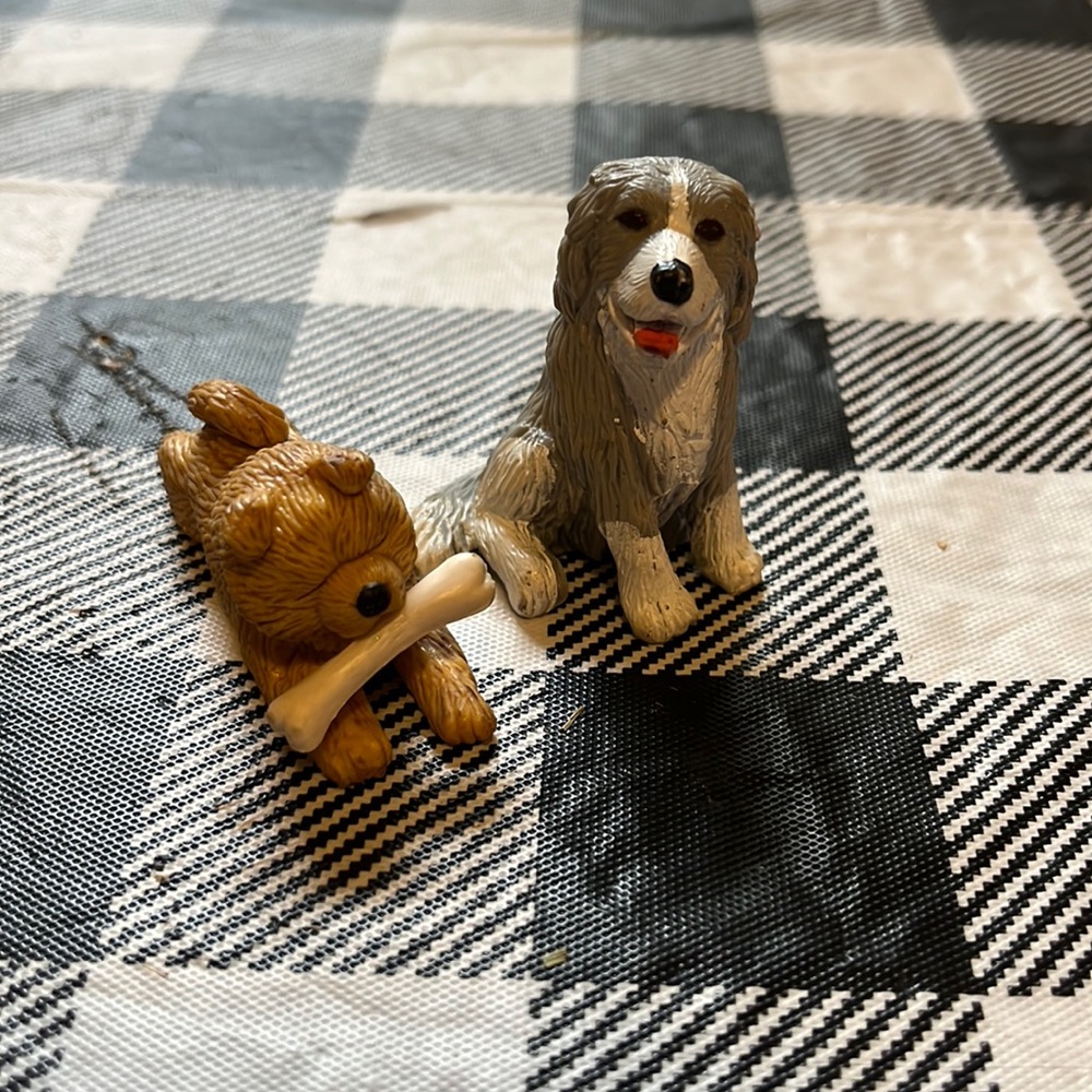 1994 Puppy in my Pocket.